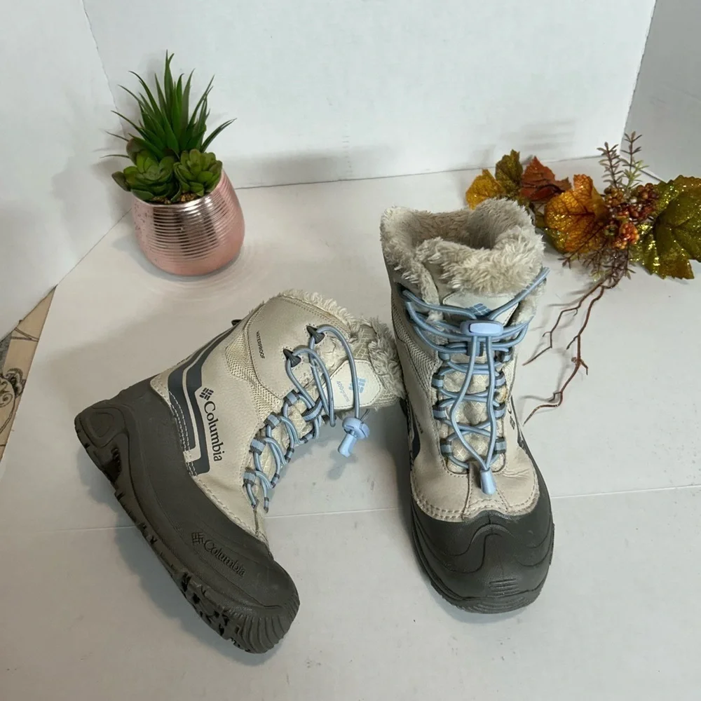 Columbia Cream and Gray Winter Boots